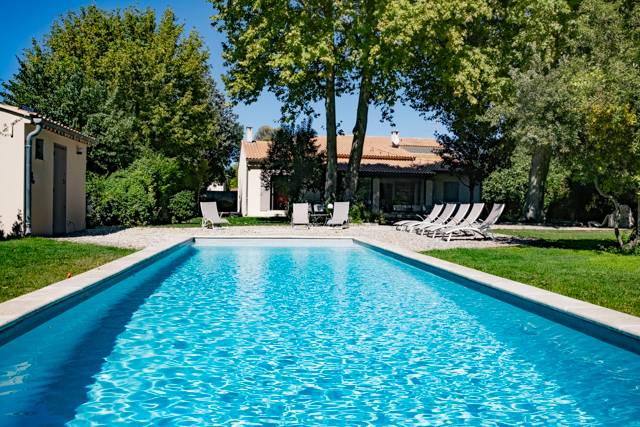 Belle villa proven&ccedil;ale avec jardin et piscine