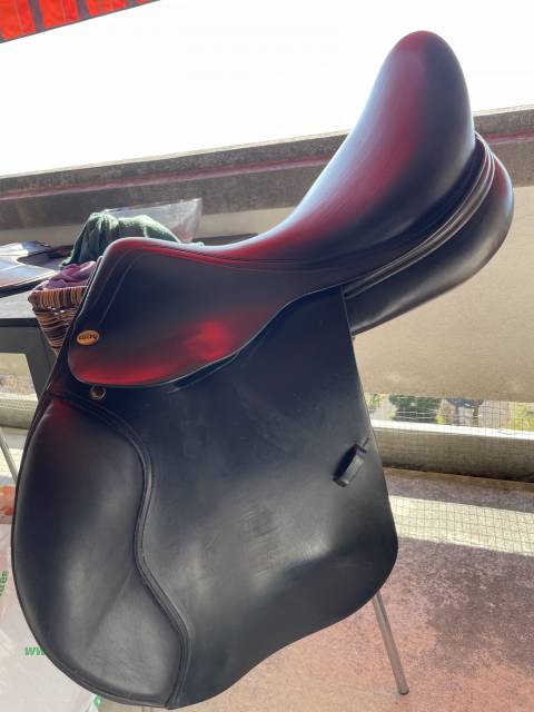 Selle mixte en cuire noir 