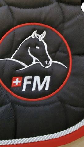 Tapis dressage noir/rouge FM neuf