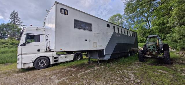 Semi remorque 9 chevaux