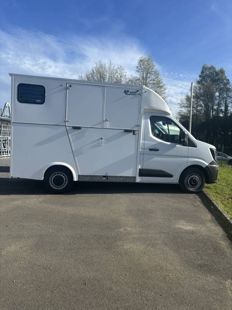 Nissan Interstar 150ch carrosserie 2 places stalle 