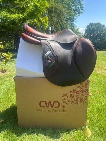 Selle de saut CWD &agrave; vendre