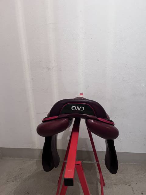 Vends selle de saut CDW en tr&egrave;s bon &eacute;tat 