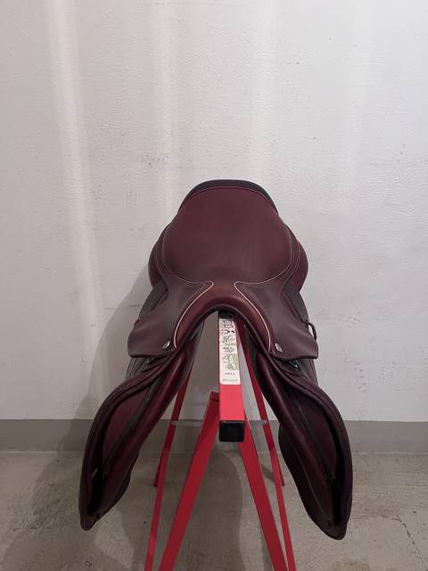Vends selle de saut CDW en tr&egrave;s bon &eacute;tat 