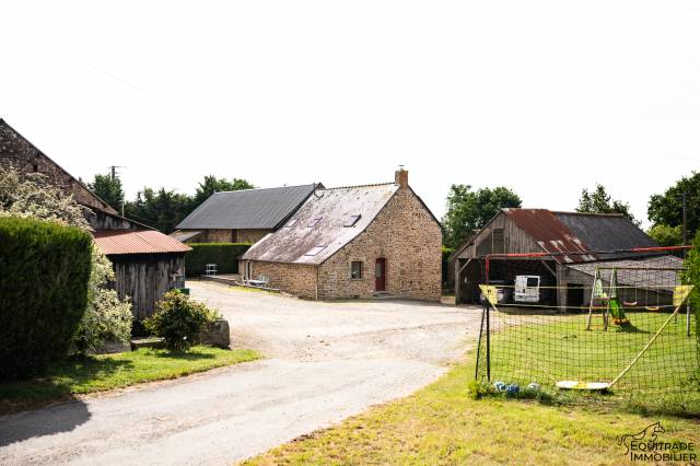 Propri&eacute;t&eacute; avec maison et d&eacute;pendances, 1ha50
