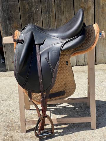 Selle de dressage Devoucoux