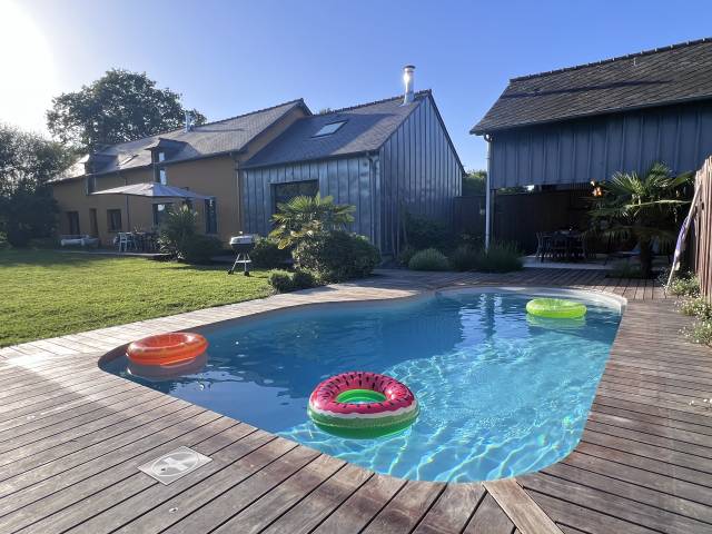 Propri&eacute;t&eacute; r&eacute;nov&eacute;e avec piscine &ndash; 260 m&sup2; &ndash; 2,6 hecta