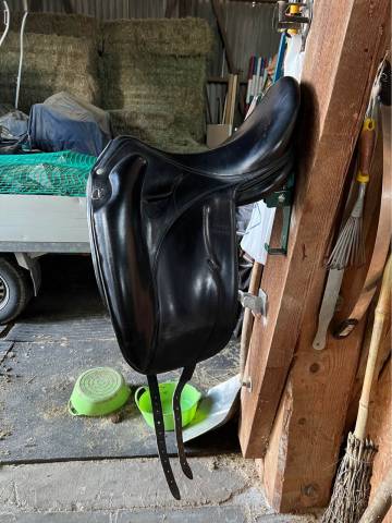 Selle de dressage Devoucoux Malika LAB &ndash; 17,5"
