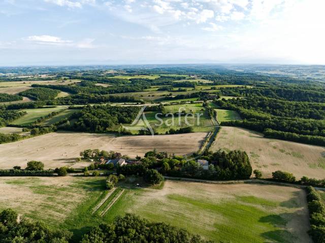 Maison de campagne avec ferme et terres irrigu&eacute;es