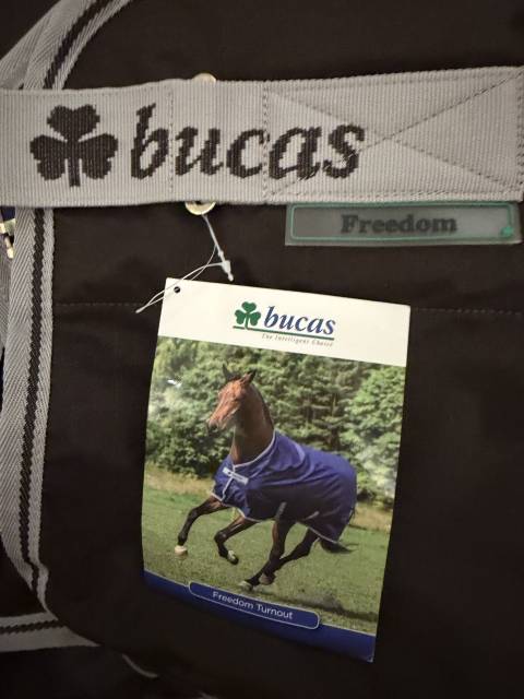 Couverture bucas freedom 300 taille 110 neuve 