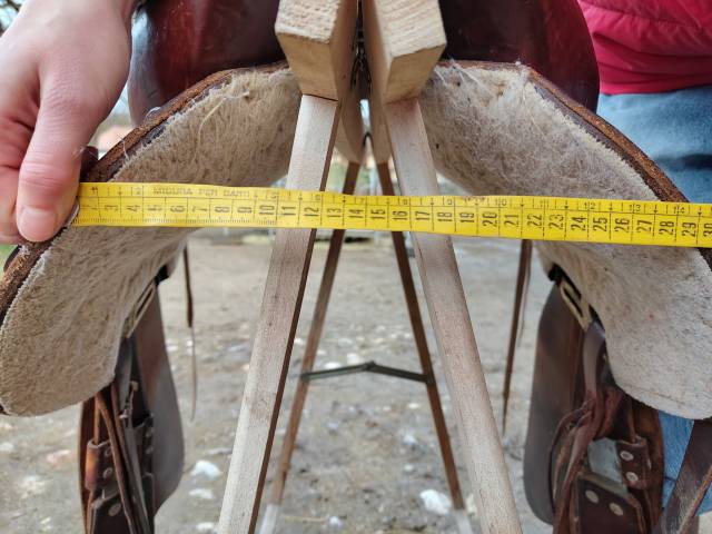 Selle western large et courte 