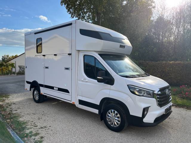 MAXUS DELIVER 9 LUXURY MSG STALLION LIGHT