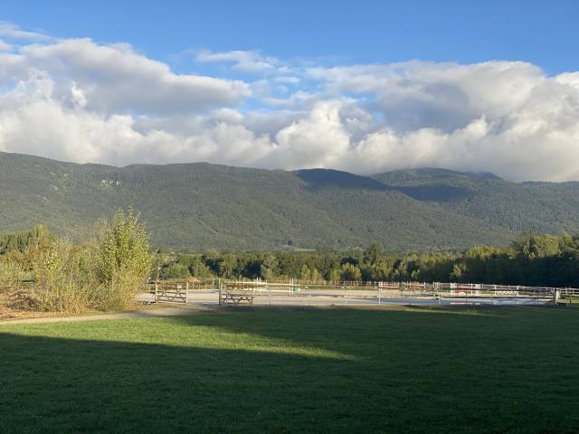 Belle structure &eacute;questre &agrave; louer - Divonne les Bains