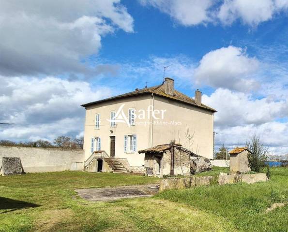 MAISON DE MAITRE- PROX BELLEVILLE EN BEAUJOLAIS