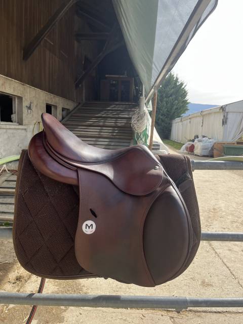 Selle MEYER 17&rdquo; &ndash; tr&egrave;s bon &eacute;tat &ndash; tr&egrave;s peu utilis&eacute;e 