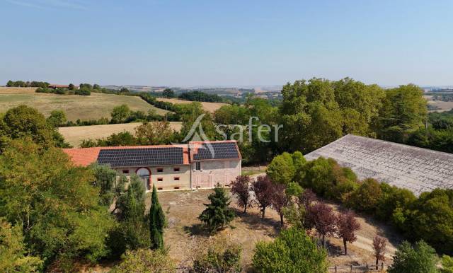 Maison d'habitation avec d&eacute;pendances sur 17 hectares - Proche T