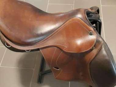 A vendre selle prestige Versaille 17''