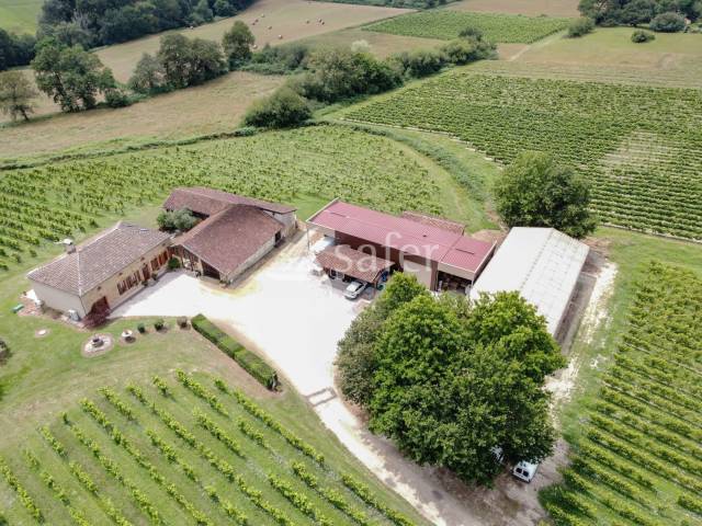 PROPRIETE DE CHARME EN PARFAIT ETAT AVEC 11 HA DE TERRES AGRICOL