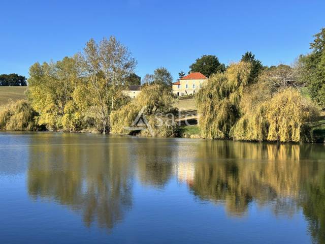 Jolie propri&eacute;t&eacute; agricole sur 33ha avec site de transformation