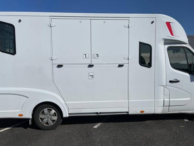 Camion pour chevaux Theault - TO 713