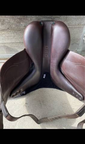 Selle de dressage Devoucoux 