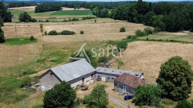 Propriété agricole bâtie d'environ 20 ha à l'écart du voisi