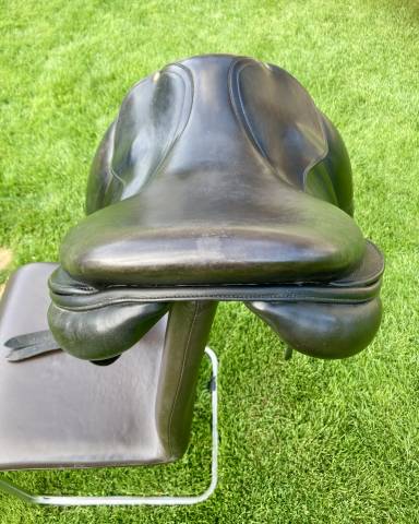 À vendre selle de dressage Forestier modèle "Saumur" - 