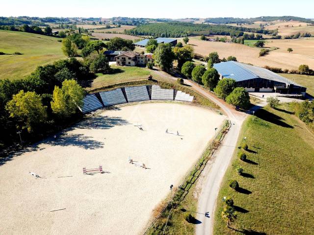 Entre Cahors et Montauban, grand et rare complexe équestre sur