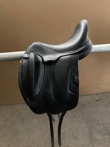 Vends selle de dressage