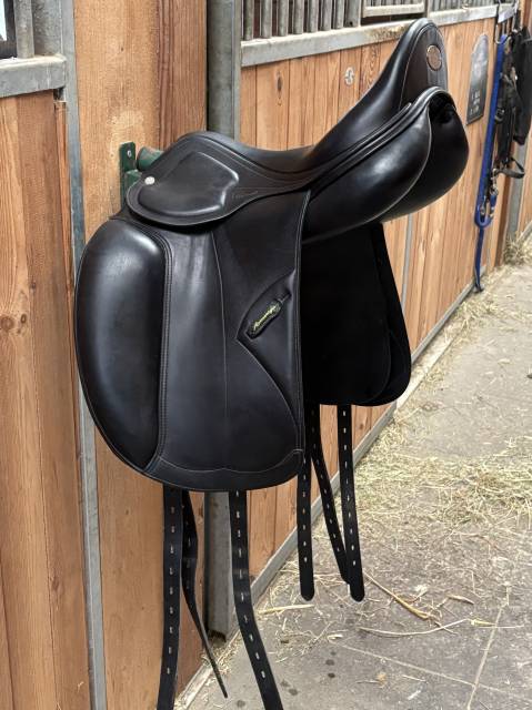 A vendre selle de dressage Amerigo