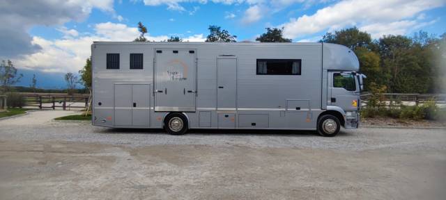 Camion MAN - TGM - pour 5 chevaux avec appartement 