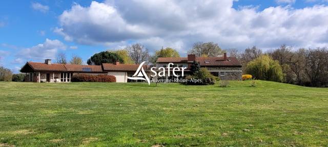Propri&eacute;t&eacute; de prestige au coeur d'un haras sur 1,30 ha