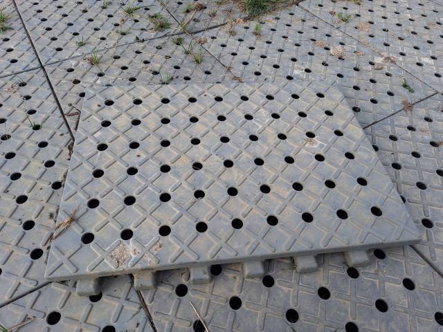 Caillebotis universels