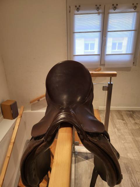Selle mixte Stübben Aramis – 18 pouces – Excellent état
