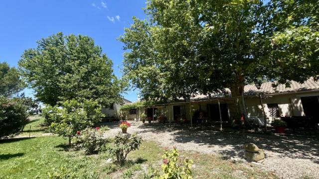 Domaine &eacute;questre aux portes de N&icirc;mes