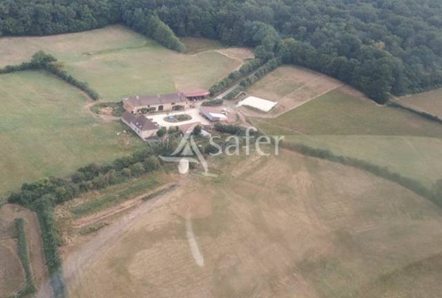 propri&eacute;t&eacute; de charme : ancienne ferme de ch&acirc;teau