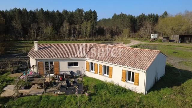 Projet EQUIN: maison r&eacute;cente + infrastructures sur 2 hectares