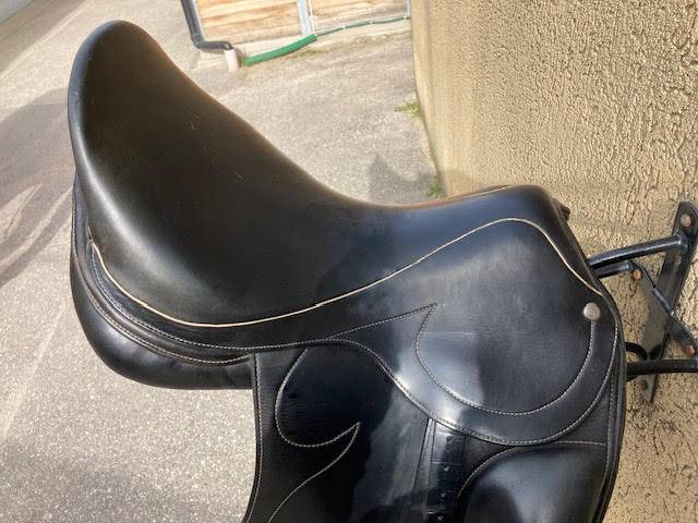 Magnifique selle de dressage