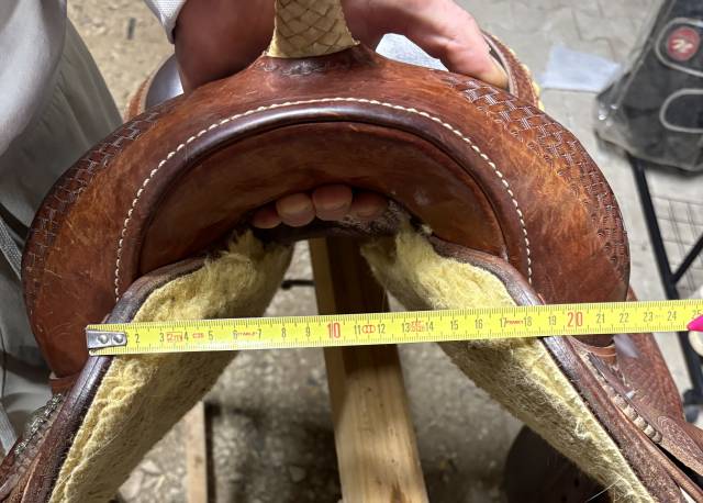 Selle western pool's   taille 16"  full quarter 
