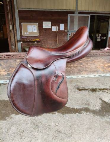 Urgent : Selle Antar&egrave;s de saut 18"