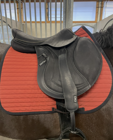 Selle CWD 2Gs &ndash; 17&rdquo; / Quartiers 3C &ndash; Tr&egrave;s bon &eacute;tat