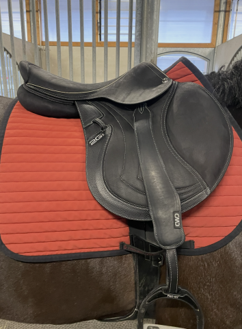 Selle CWD 2Gs &ndash; 17&rdquo; / Quartiers 3C &ndash; Tr&egrave;s bon &eacute;tat