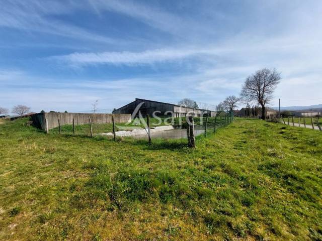 Propri&eacute;t&eacute; d'environ 47h40 avec sa stabulation