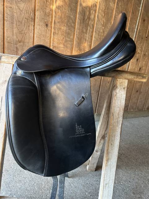 Selle de dressage Prestige taille 17 