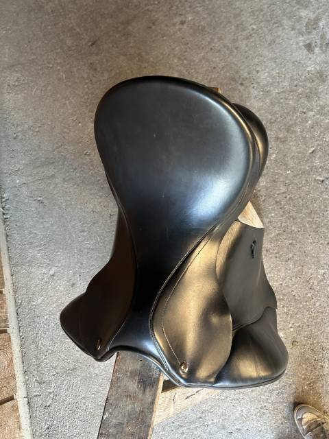 Selle de dressage Prestige taille 17 