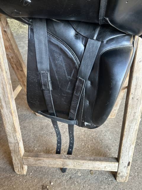 Selle de dressage Prestige taille 17 