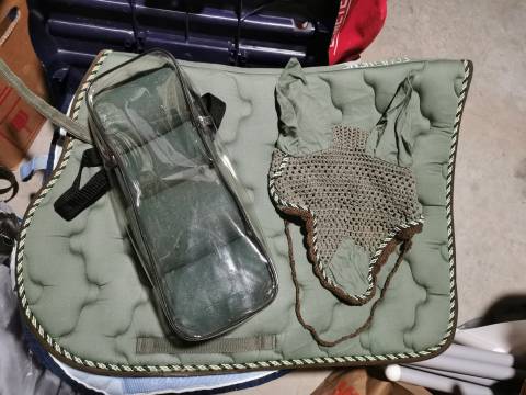 Lot : Tapis Equith&egrave;me + bonnet + bandes