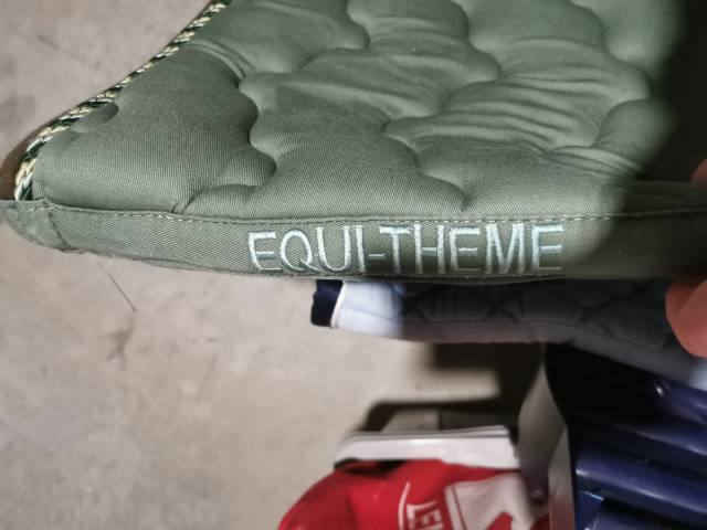 Lot : Tapis Equith&egrave;me + bonnet + bandes