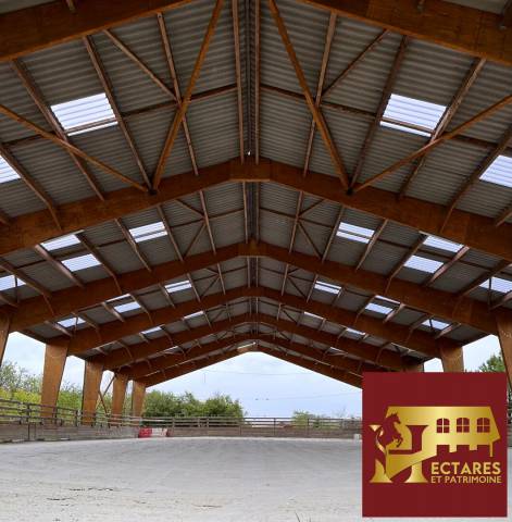 EXCLUSIVITE - Propri&eacute;t&eacute; Equestre sur 10 Hectares avec Man&egrave;ge