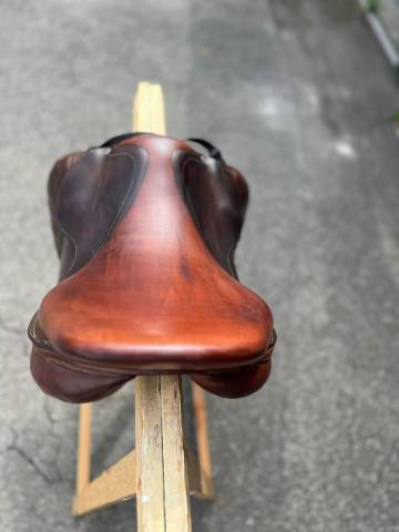 Selle Antares de saut 16,5